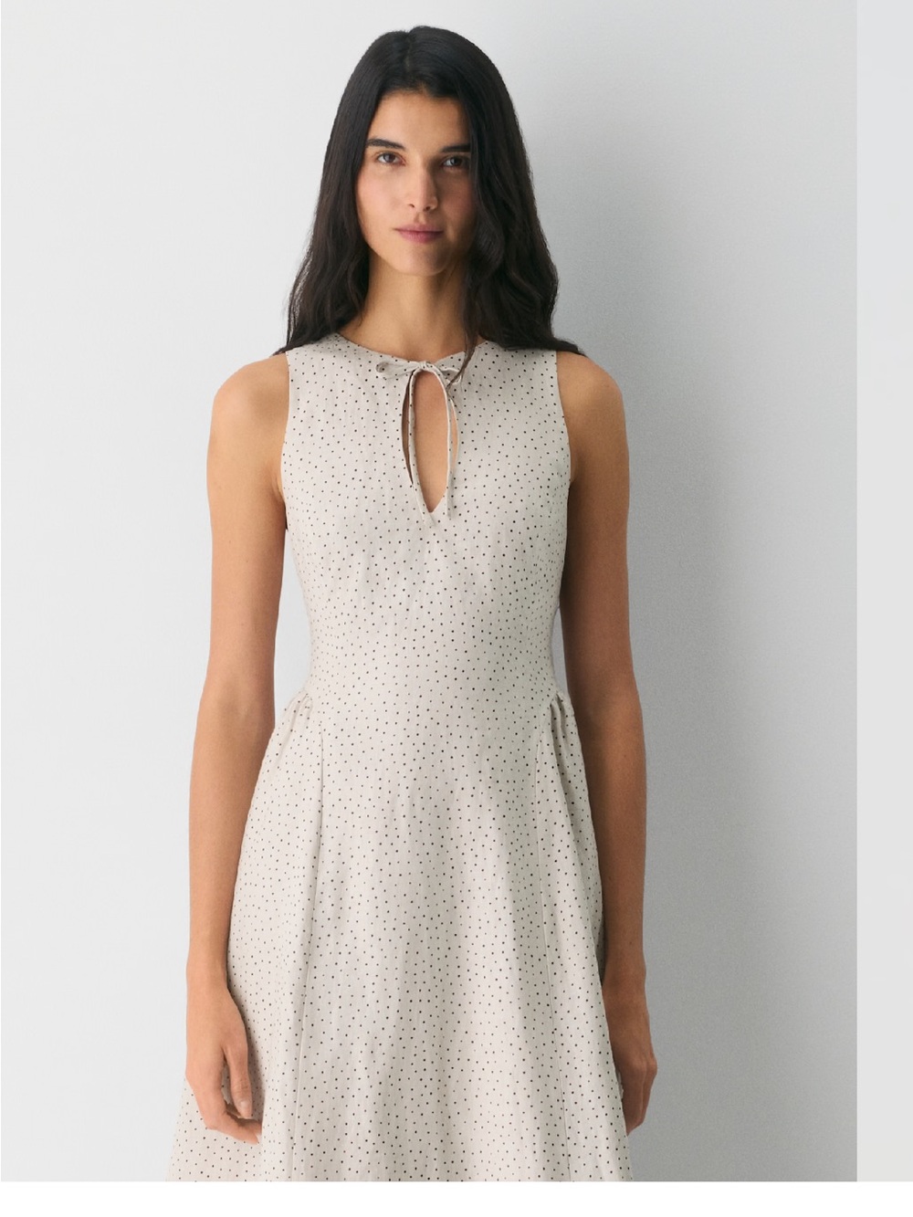 Aritzia Sleeveless Keyhole Midi Dress in Light Beige Dot - Picture 4 of 8